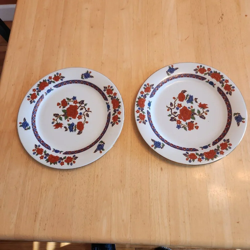 Crown Ming China Old Imari  2 Dinner Plates Asian Style Floral 10 ½”